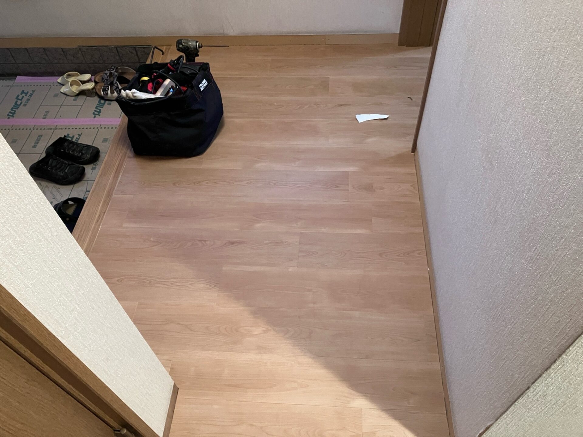 廊下のフローリング張り替え