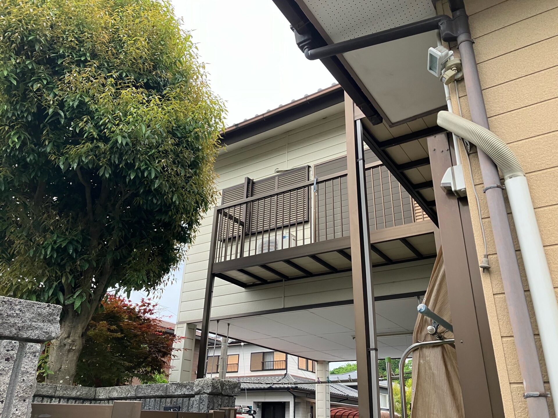 チョーキングが見られる軒天や鼻隠し、雨樋