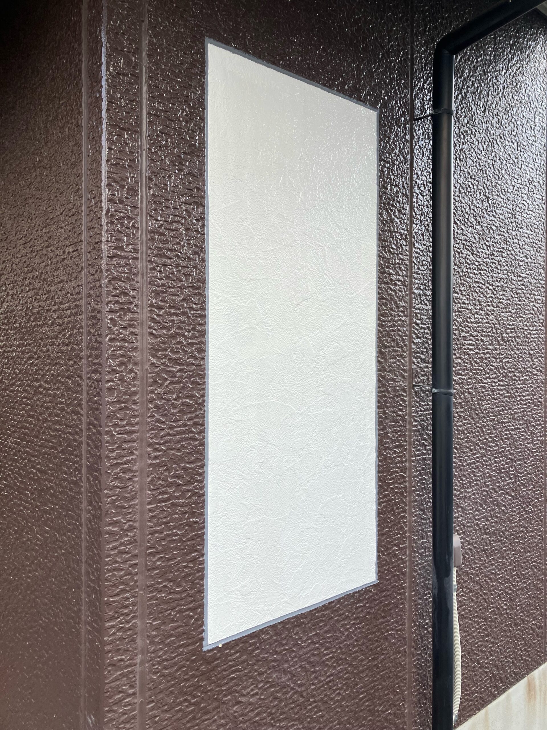 浴室の窓を塞いだ様子