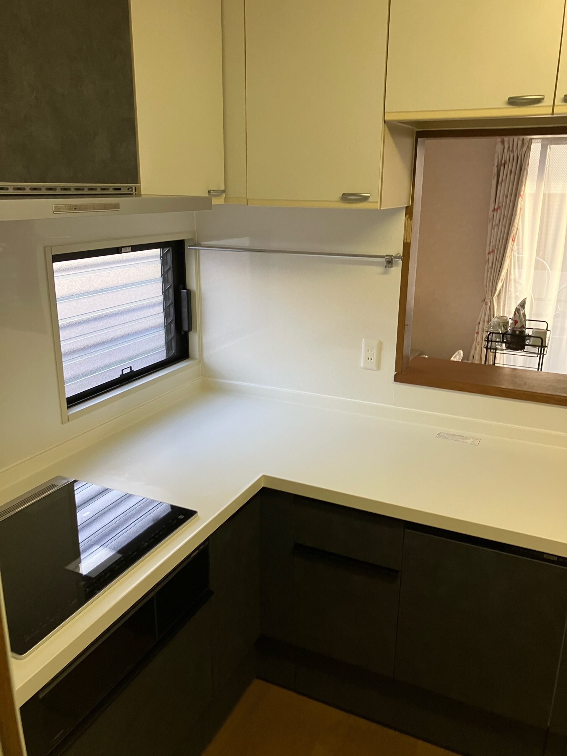 新設したL型キッチン