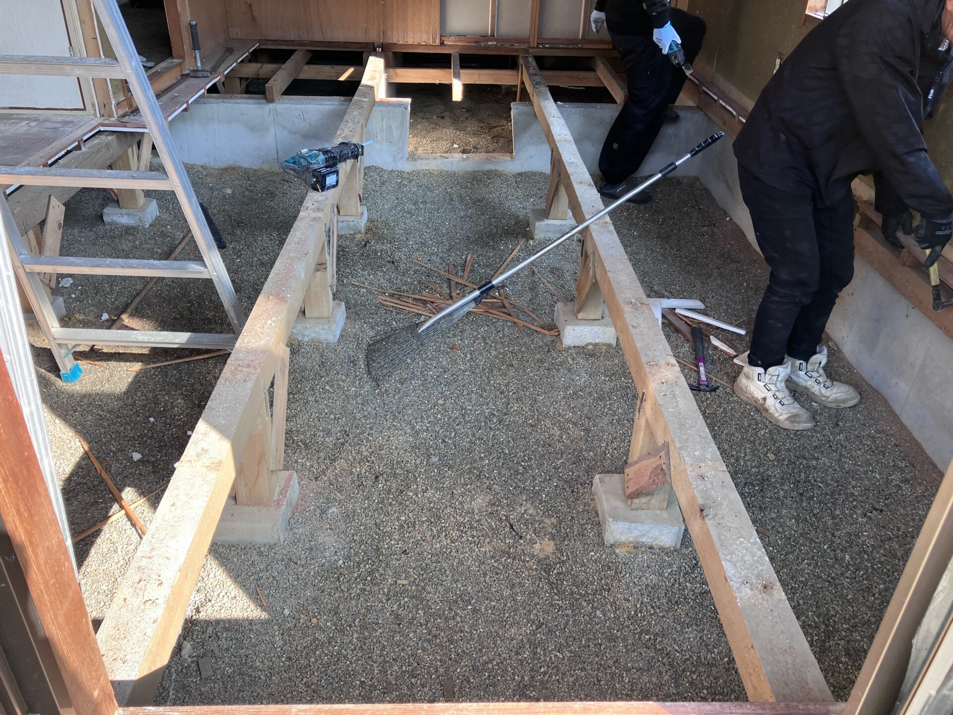 床解体・下地調整