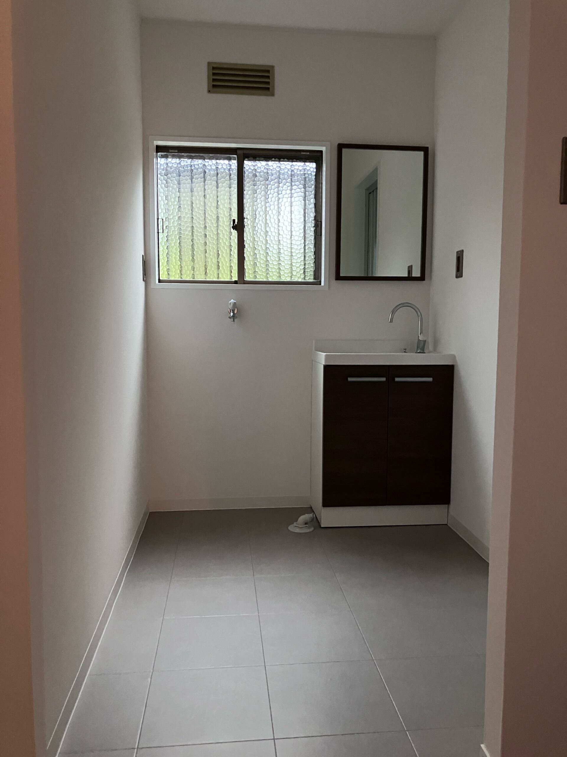 スッキリした印象の洗面脱衣室