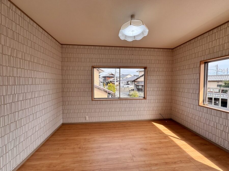 パッと明るく・すっきり快適！和室から洋室へまるごとリフォーム／松阪市駅部田町／Y様邸