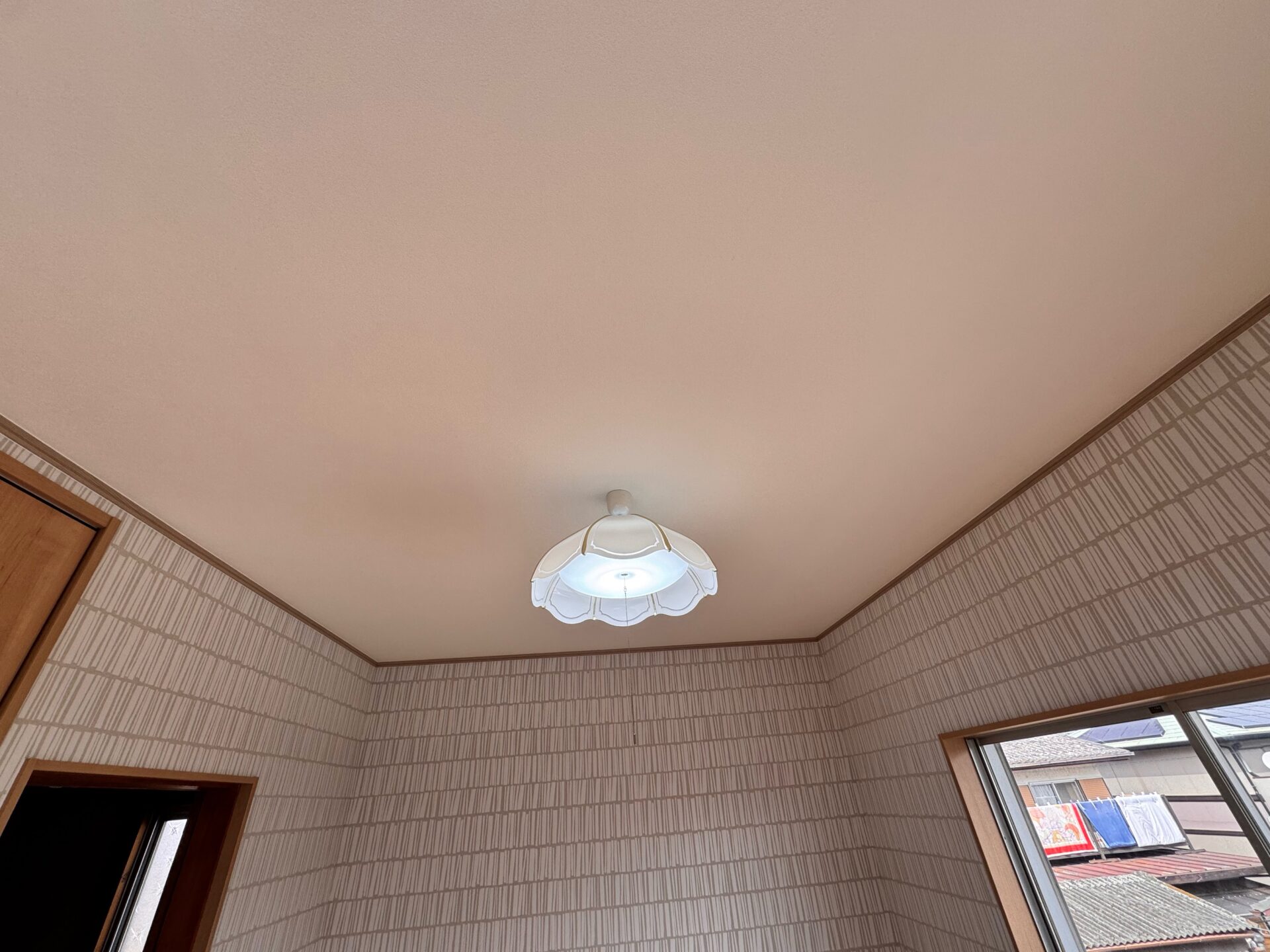 クロス張り替え後の天井