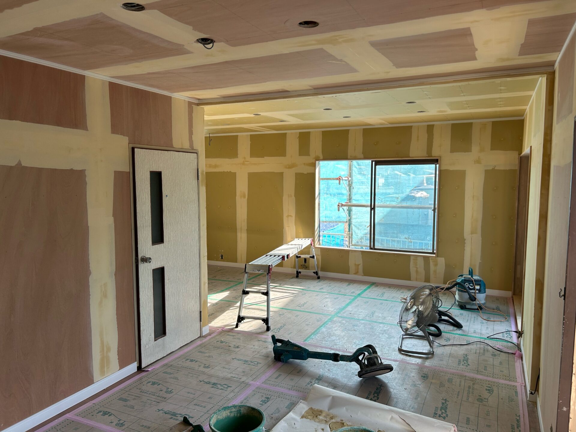 内装下地処理（パテ処理）