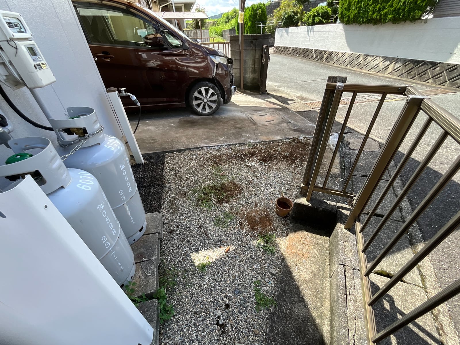 破損部分。割れが広範囲に広がっていました