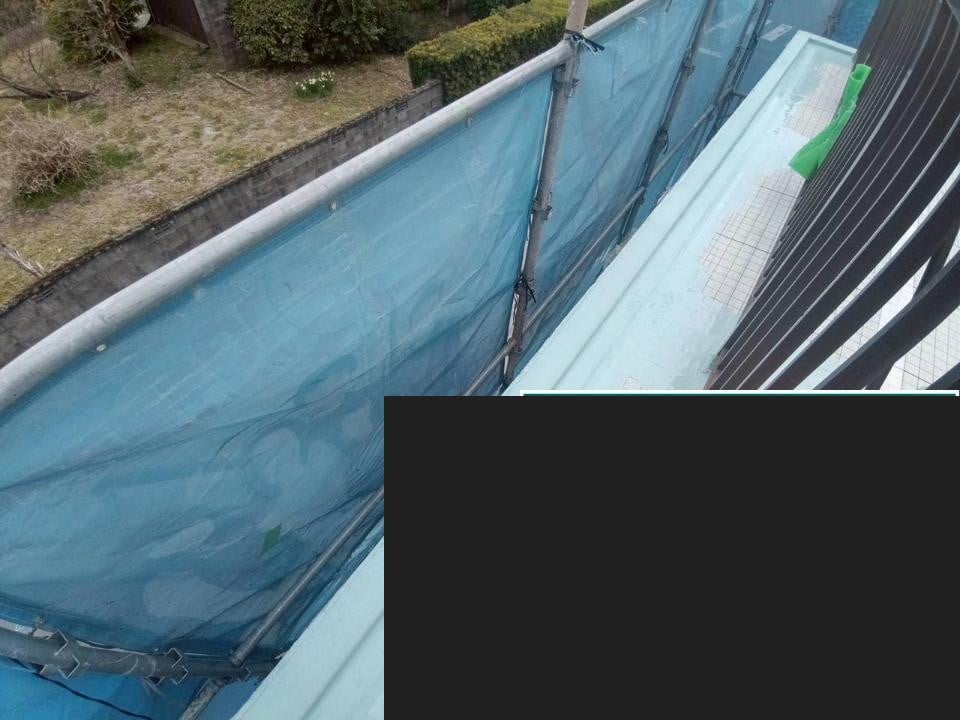 屋上は通気緩衝工法（X-1）。立上り部にメッシュを貼り、ウレタンの追従性を確保。