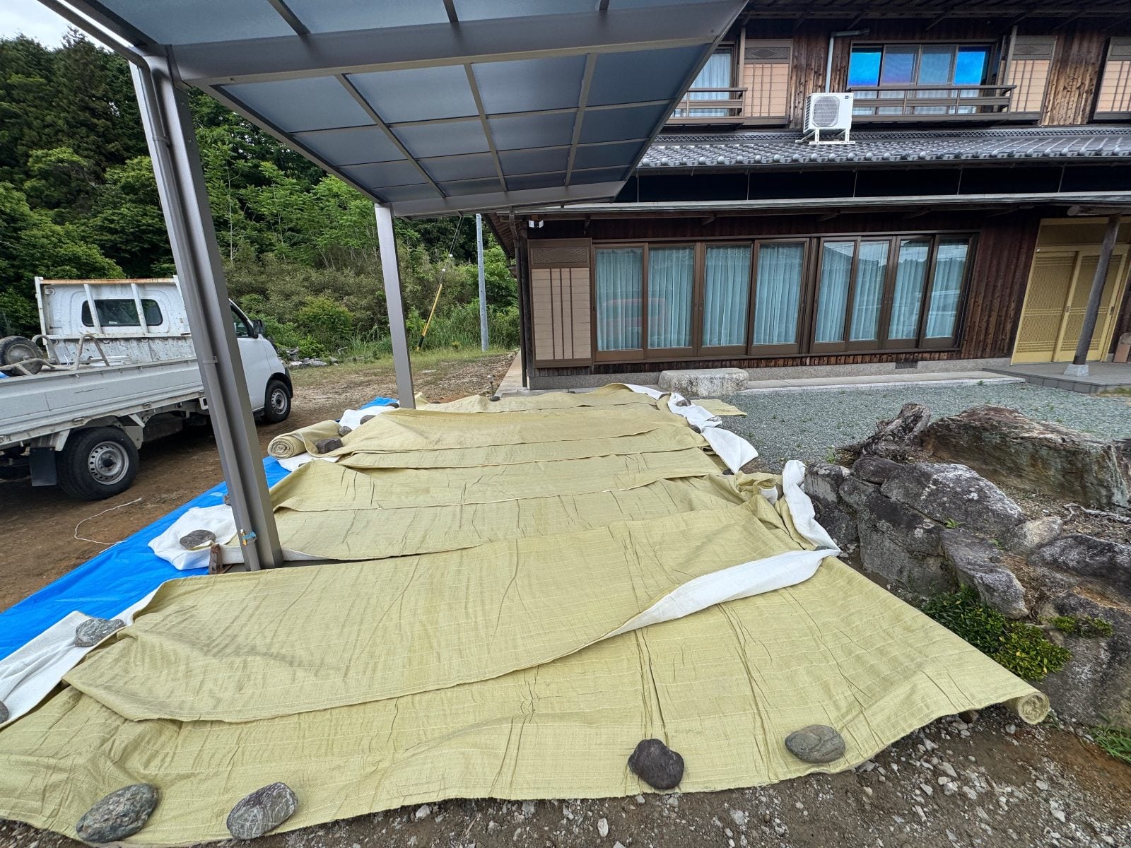 打設後はしっかり養生。約1週間、強度が出るまで時間をかけます